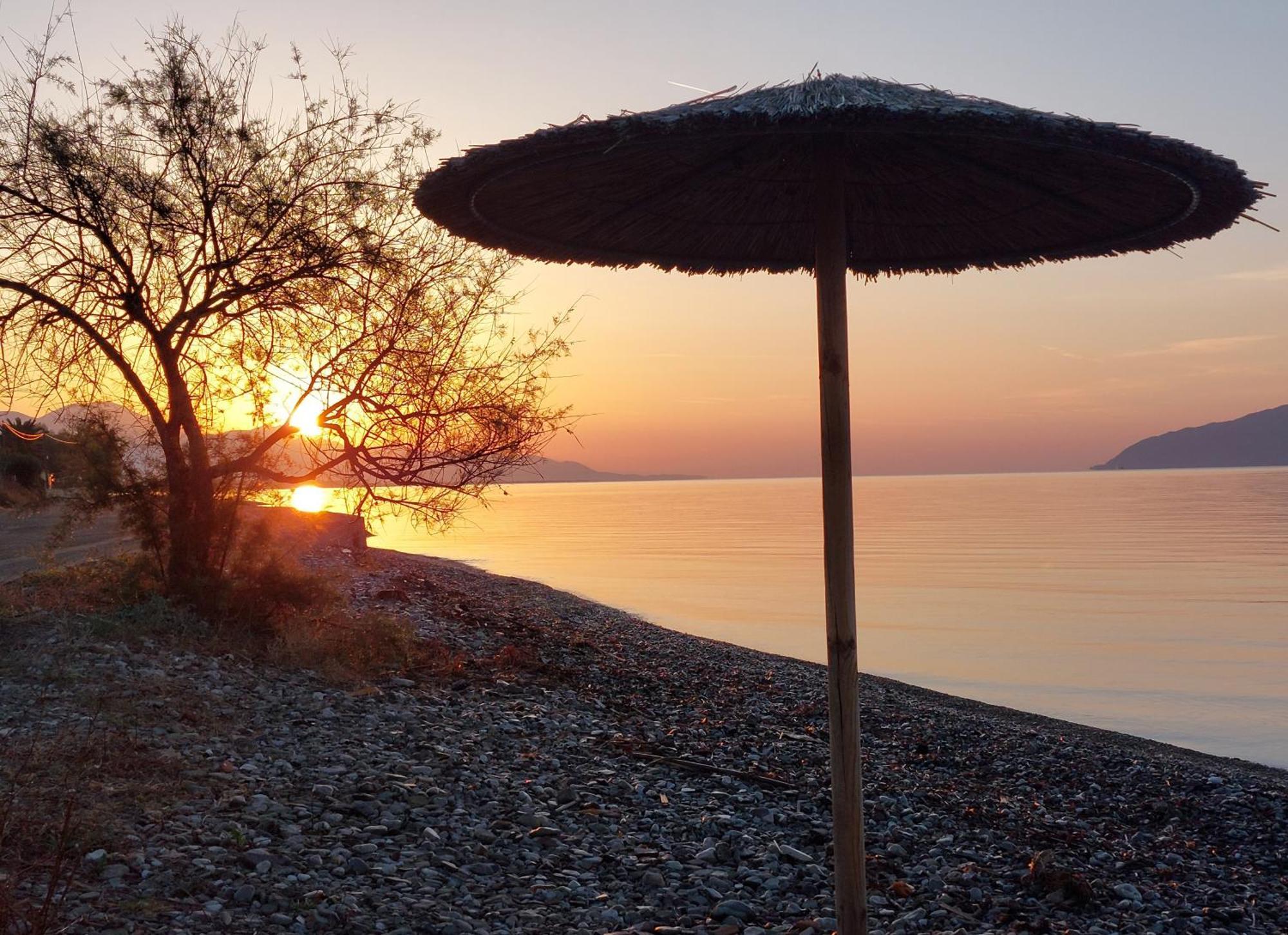 Santa Domenica Nafpaktos - Rooms And Apartments By The Sea Ngoại thất bức ảnh
